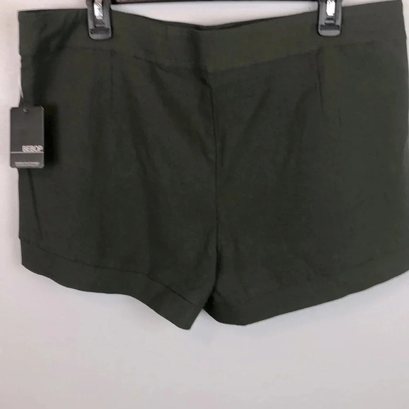 Bebop New Juniors Size 19 Olive Green Pull-on Style Short - Picture 2 of 7